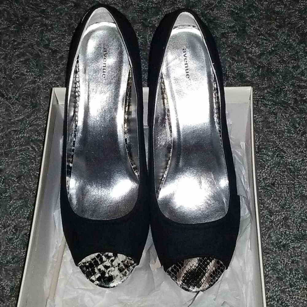 Black Suede Pump